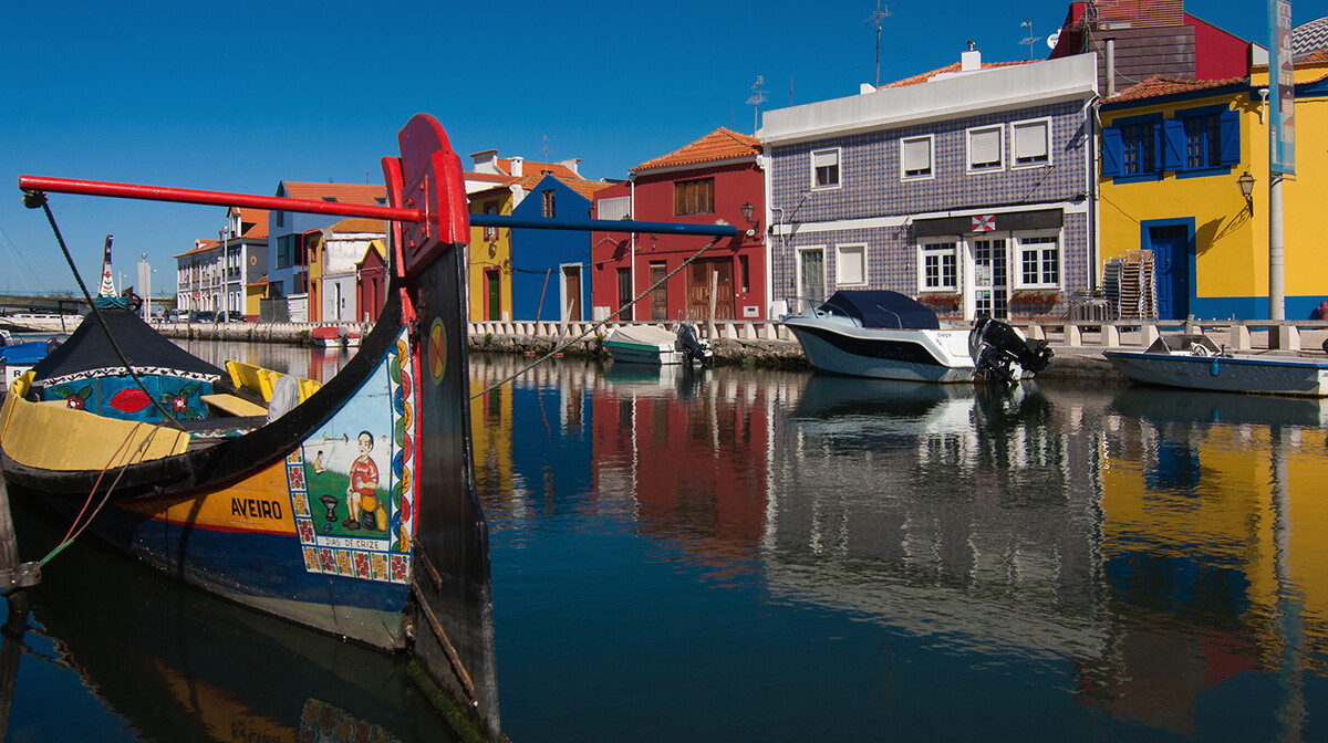 Šarene kuće na kanalima u Aveiru, putovanje u Portugal