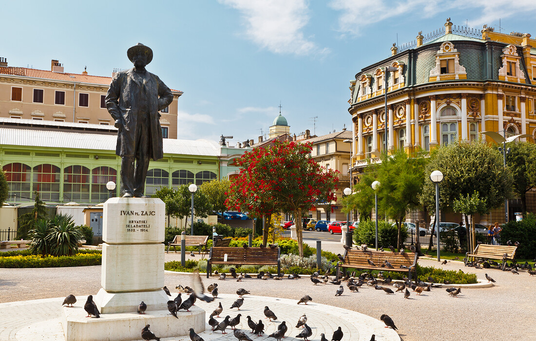 Kazališni trg i spomenik Ivanu Zajcu u Rijeci, putovanje Jadran, Hrvatska, Mondo travel