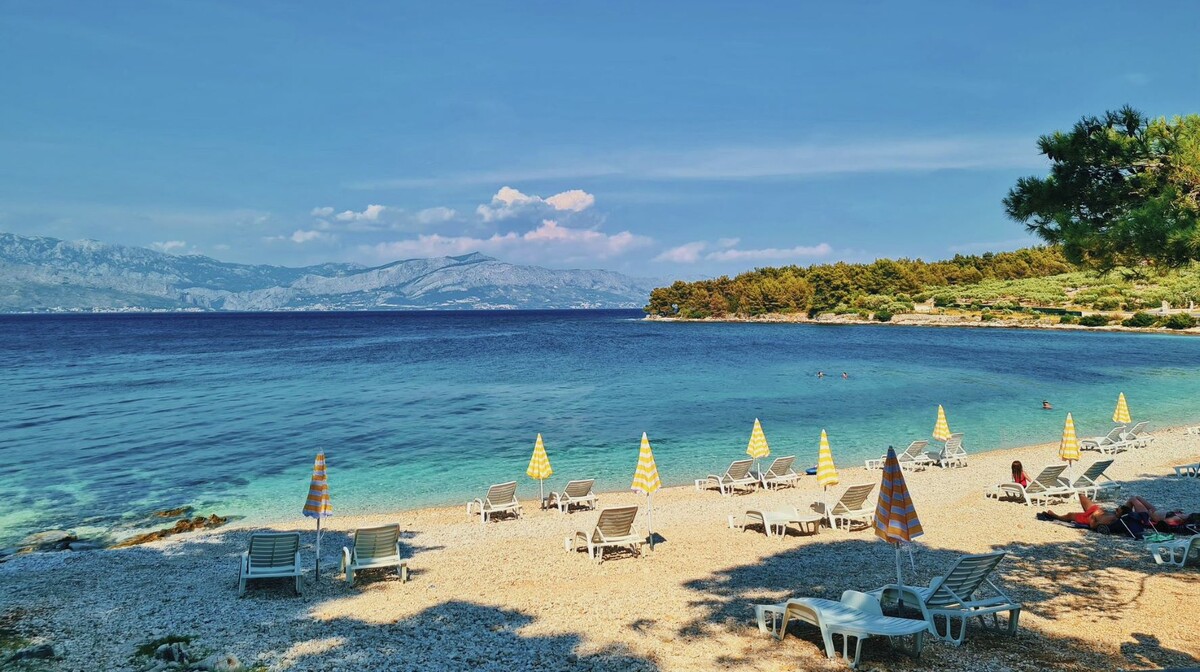 Kamp Bunja, plaža, ležaljke