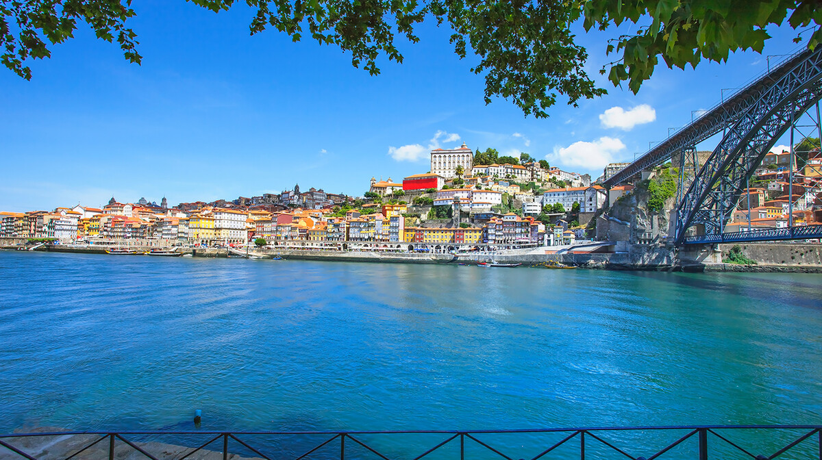 Rijeka Douro i pogled na Ribeiru, putovanje u Portugal