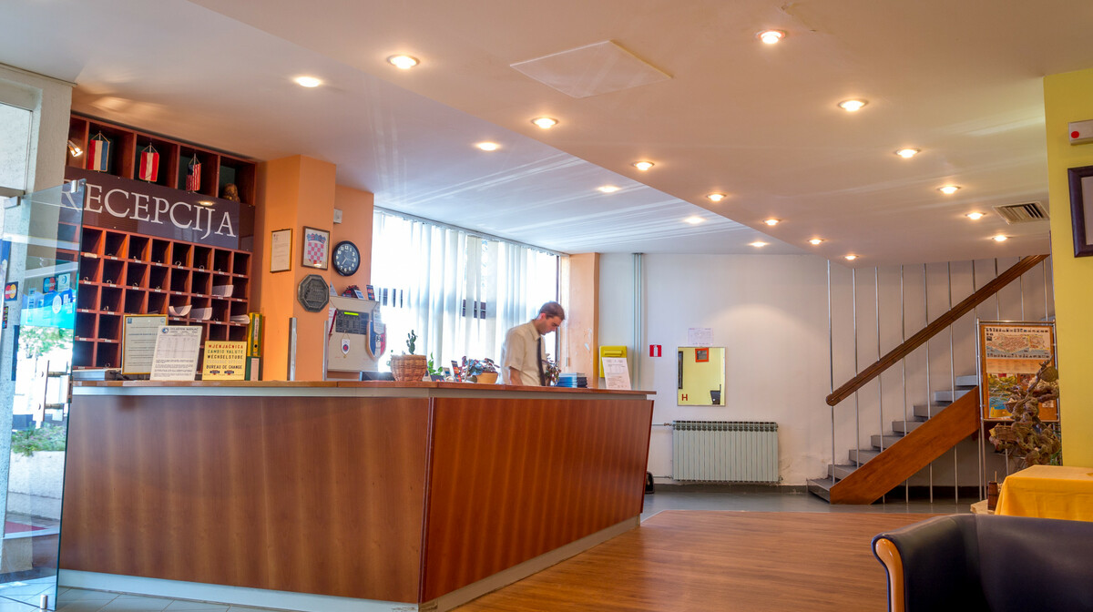 Šibenik, Hotel Jadran, recepcija