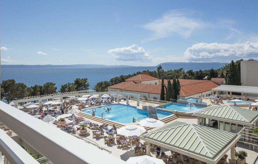 Tučepi, Bluesun hotel Alga, pogled sa balkona na bazene
