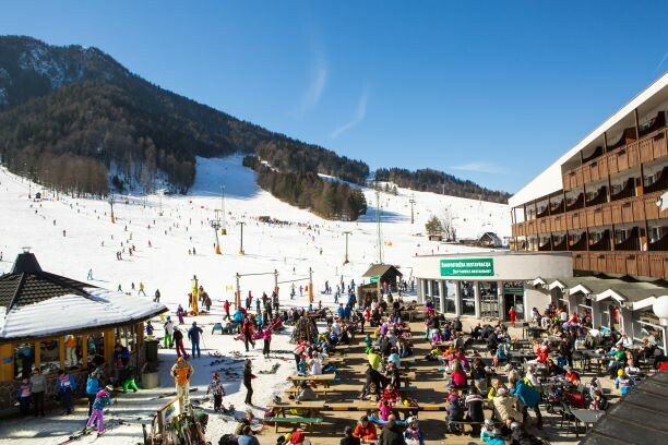 Slovenija, Skijalište Kranjska Gora, Ramada Resort, skijalište ispred hotela Ramada