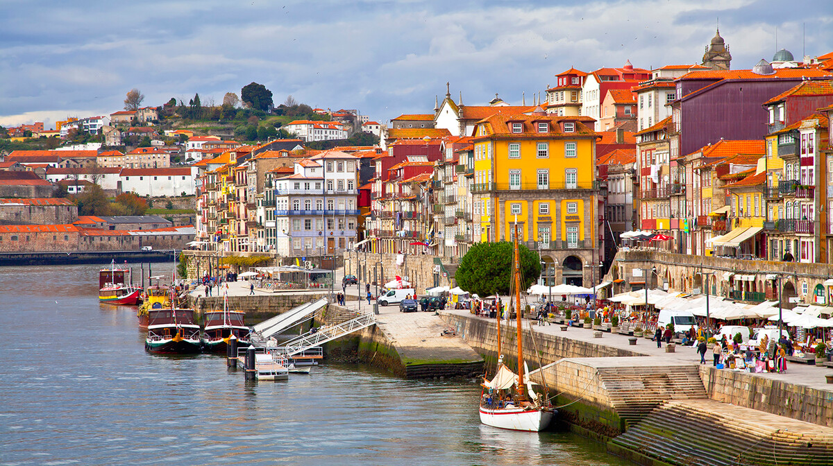 Ribeira uz rijeku Douro u Portu, putovanje u Portugal