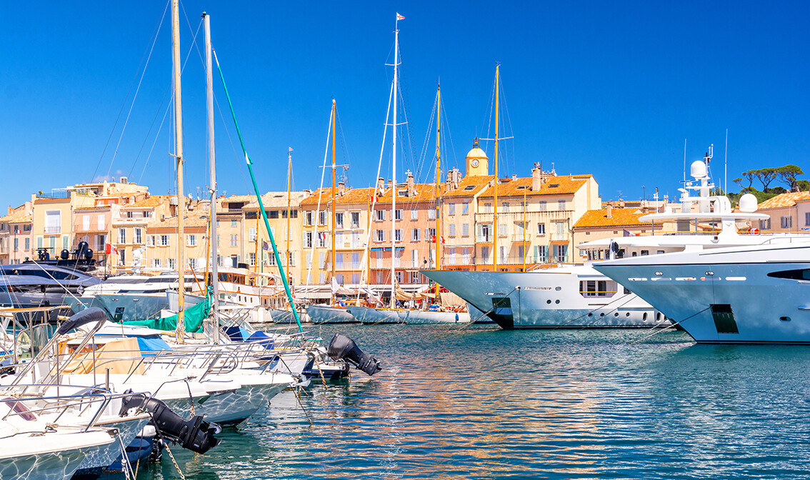 Mondeno mjesto na francuskoj rivijeri St.Tropez, putovanje Azurna obala, putovanje autobusom, mondo