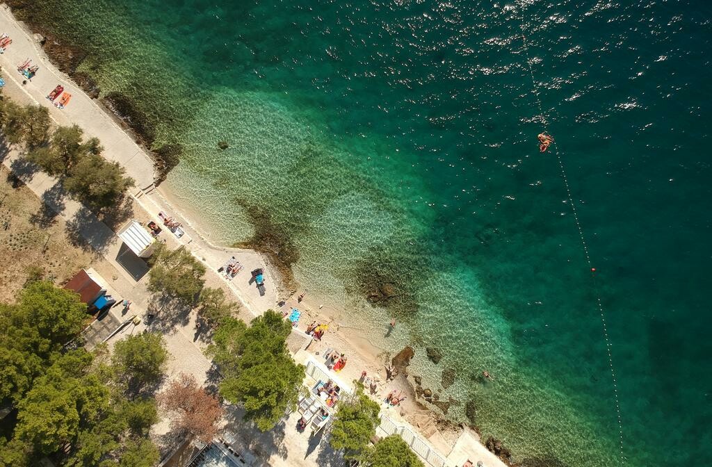 Ljetovanje u Hrvatskoj, odmor, Belvedere Apartmani, plaža ispred hotela