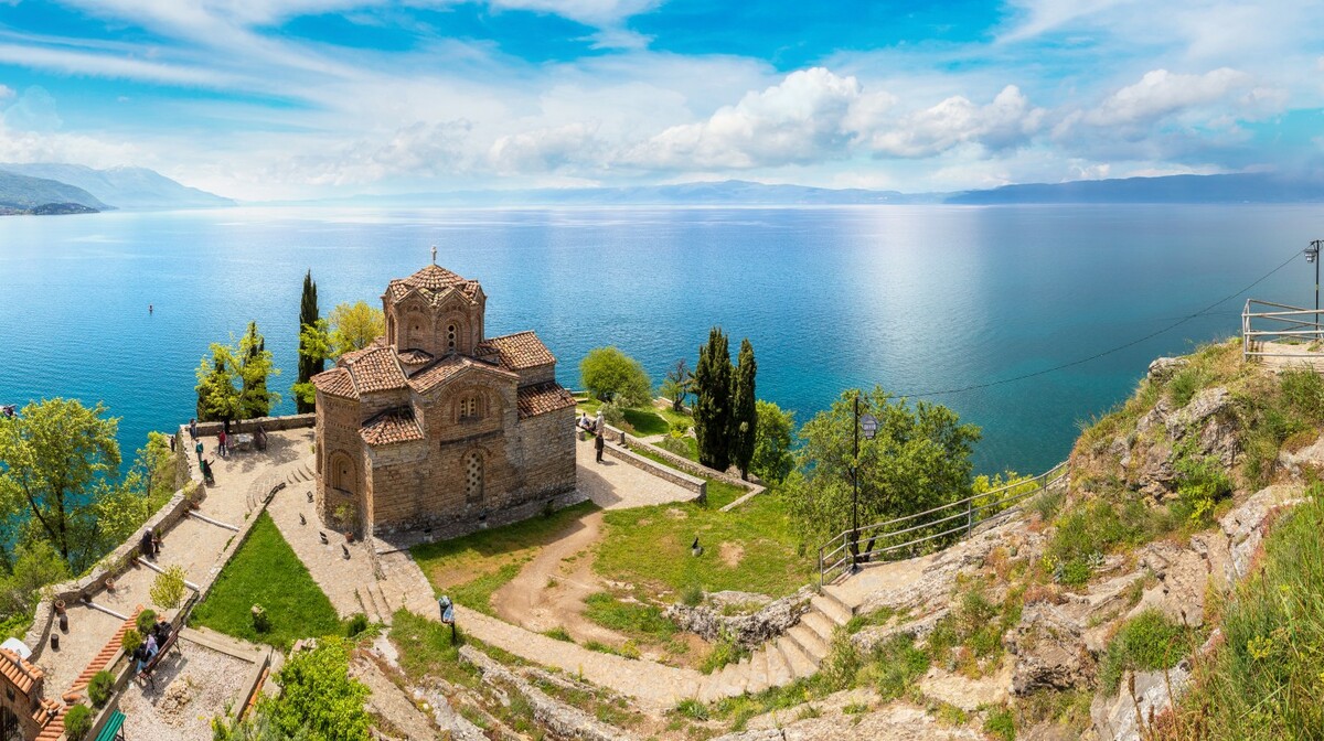 Manastirski kompleks Sv. Naum u stijenama Ohridskog jezera