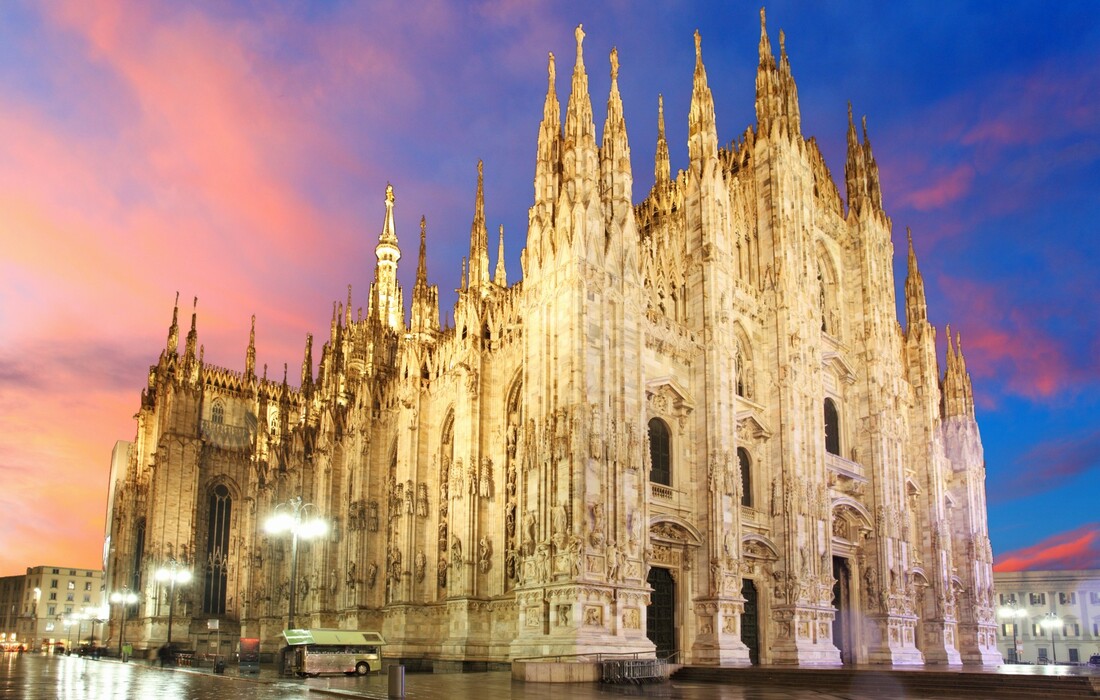 Milano, Duomo u zalazak sunca, putovanje autobusom, mondo travel