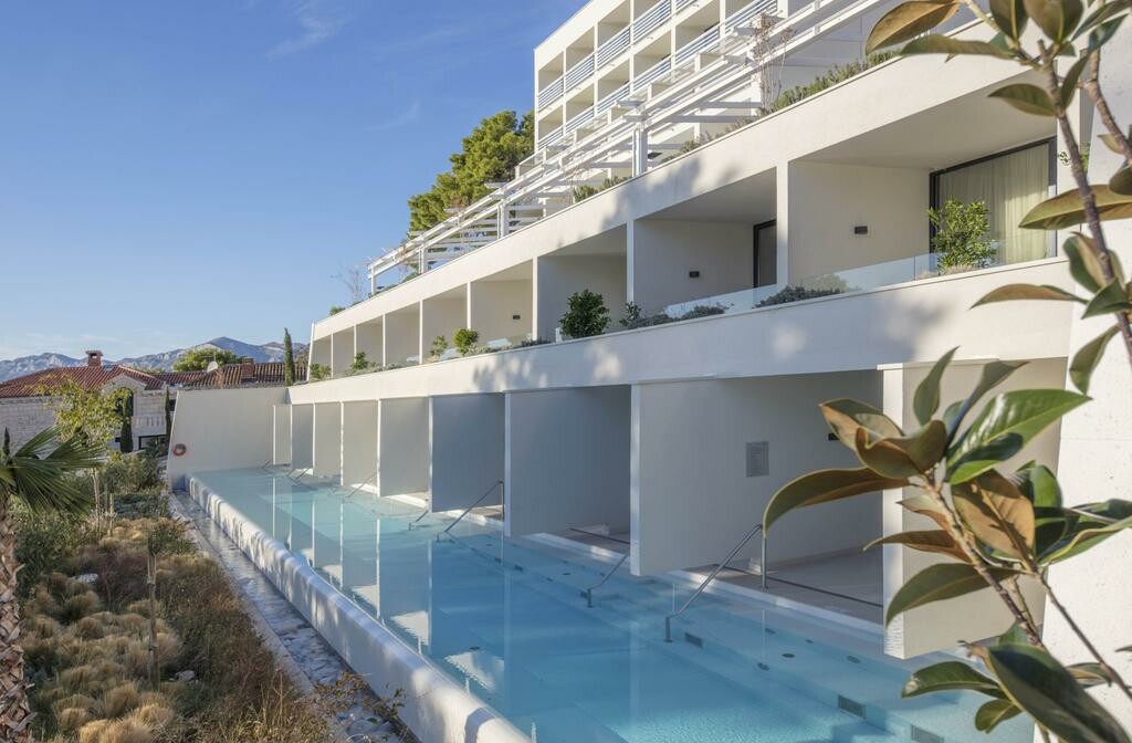 Privatni bazen u luksuznim sobama Berulia beach hotela, modno travel