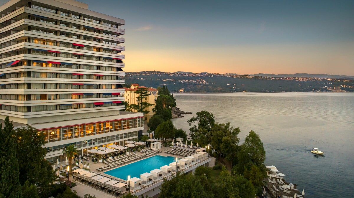 Panorama hotela Ambasadoru u Opatiji.