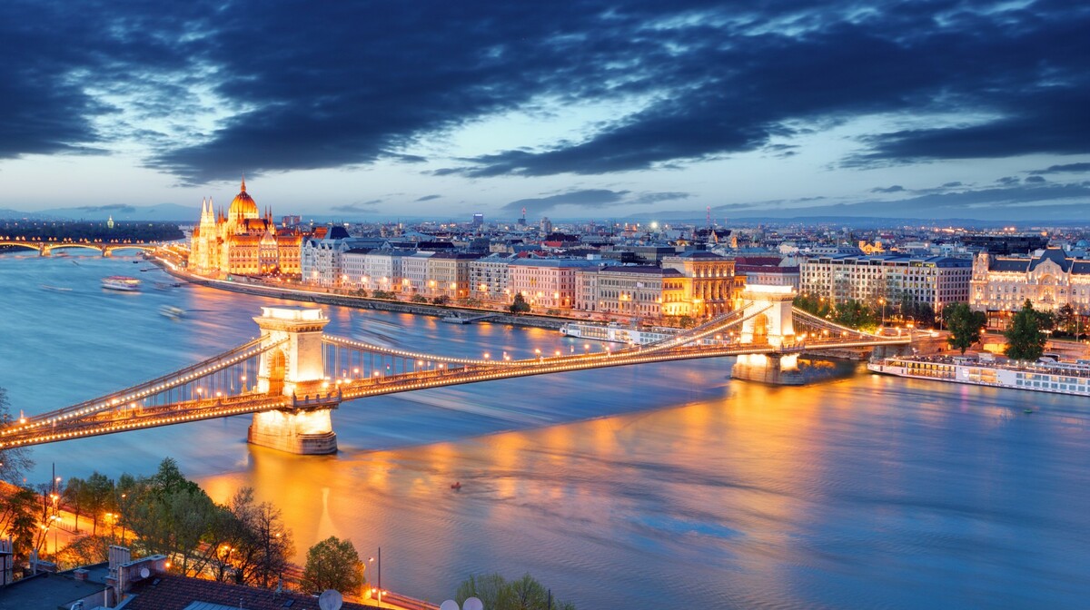 Lančani most u Budimpešti, putovanje autobusom