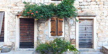 Otok Vis, stare kamene kuće