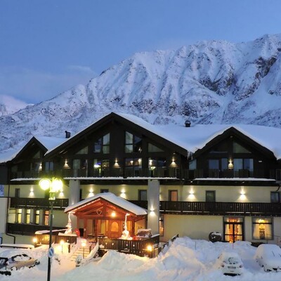 Skijanje u Italiji, skijalište Passo Tonale, Family Hotel Adamello, pogled izvana