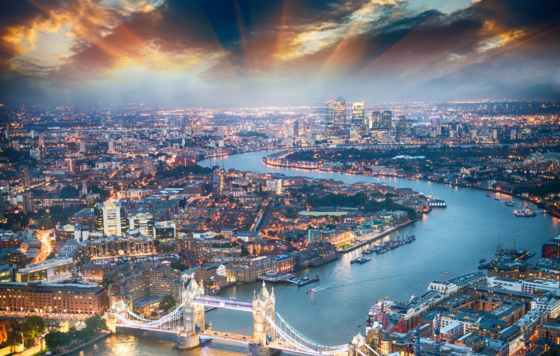 Panorama Londona sa oblacima na putovanju London