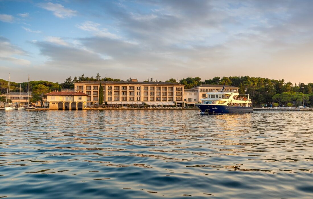 Hotel Neptun, pogled s mora
