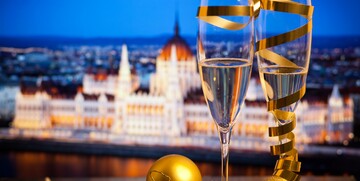 Čaše pjenušca za doček  Nove godine u Budimpešti, Mondo travel