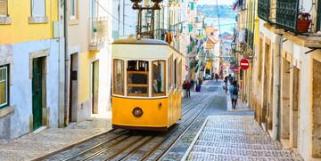 portugalska tura putovanje, žuti tramvaj u Lisabonu