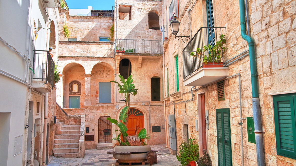 Ulice u Polignano a Mare, putovanje Apulia, Mondo travel