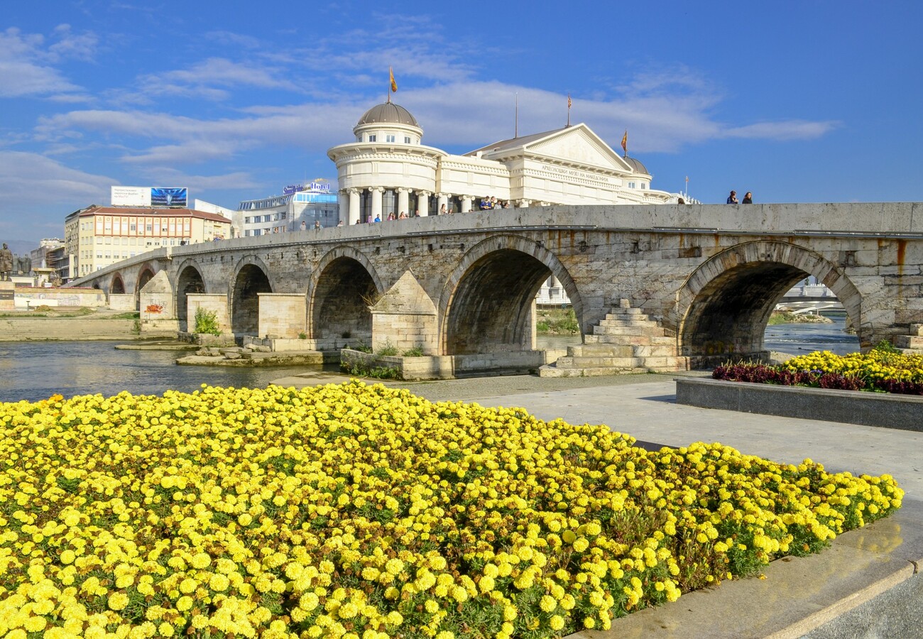 Makedonija, Skopje-Dušanov most simbol grada, putovanje autobusom