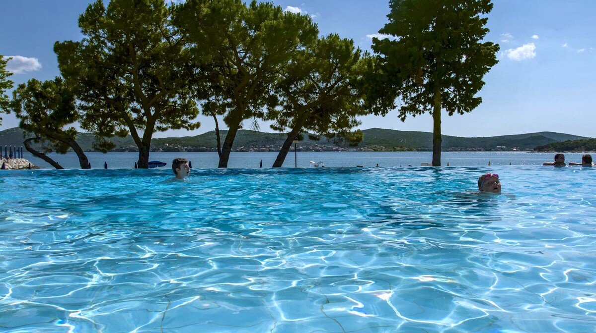 Biograd na Moru, Hotel Adriatic