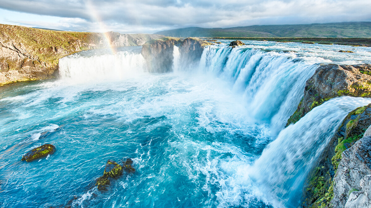 Predivan slap Godafoss, putovanje na Island na direktnom letu