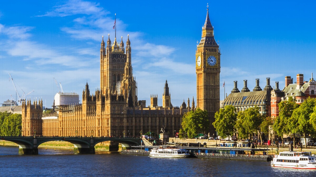 Parlament i Big Ben, putovanje u London avionom