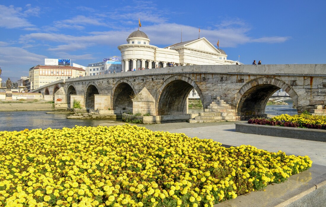 Makedonija, Skopje-Dušanov most simbol grada, putovanje autobusom