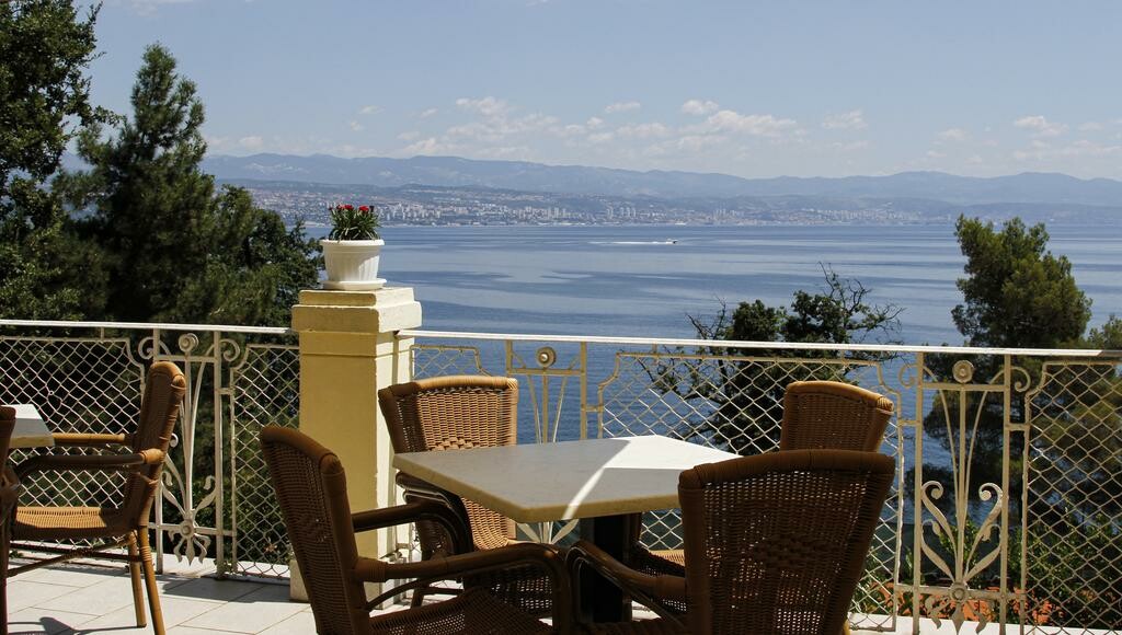 Hotel Lovran, Lovran