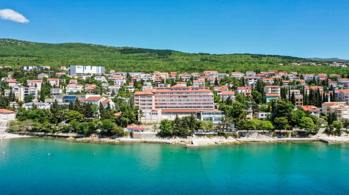 Panorama hotela Mediteran u Crikvenici.