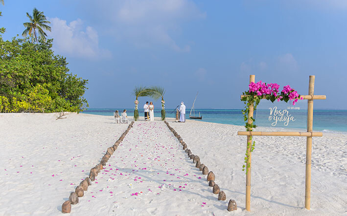 Maldivi vjenčanje na plaži, Malahini Kuda Bandos, vjenčanje