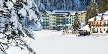 Skijanje u Italiji, skijalište Cortina d’Ampezzo, Grand hotel Misurina, pogled izvana
