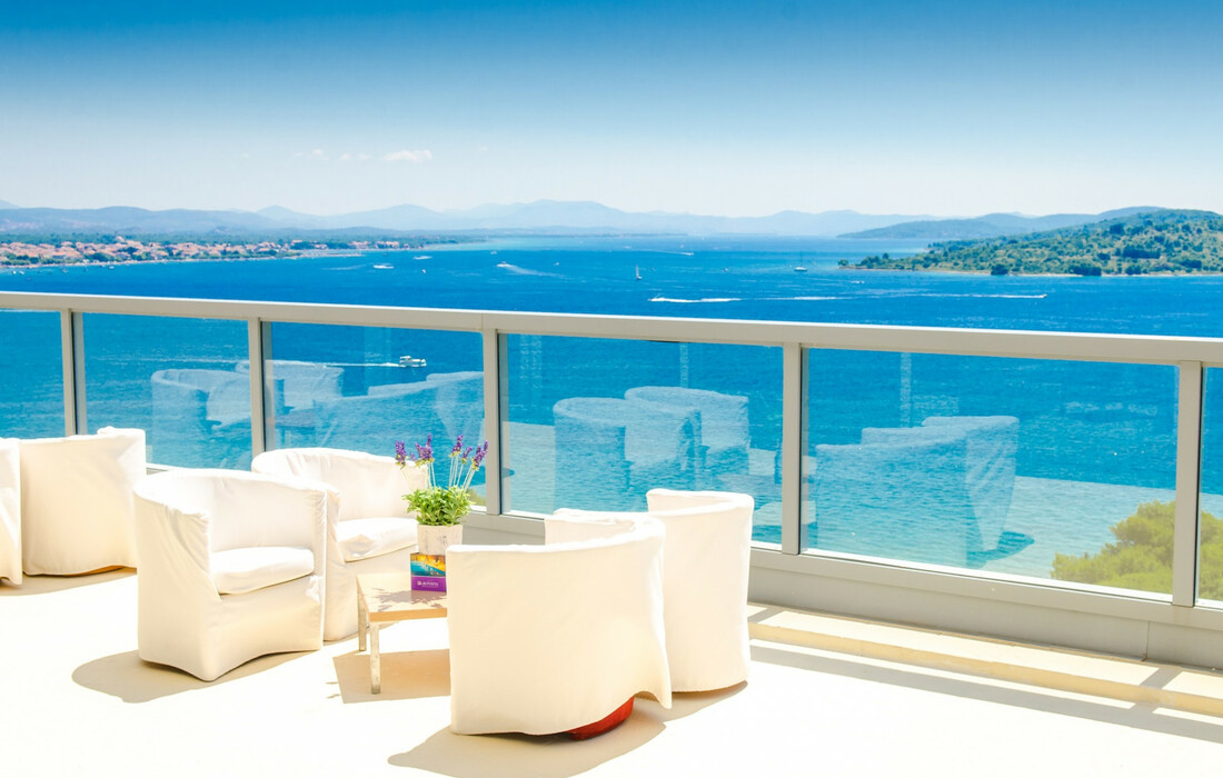 Hotel Punta, Vodice, pogleda sa terase na otoke