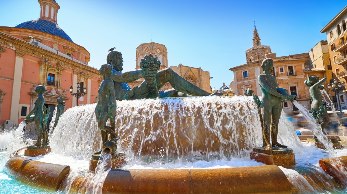 placa de la virgen, valencia, mondo travel