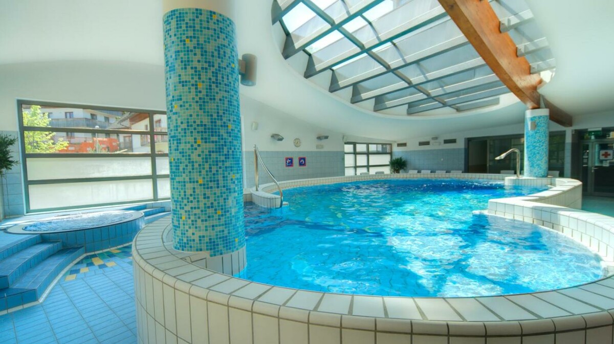 Skijanje i wellness u Sloveniji, Bled, Hotel Lovec, bazen