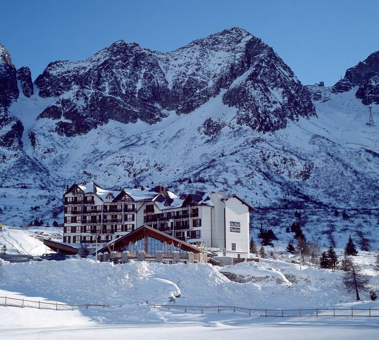 Skijanje u Italiji, skijalište Passo Tonale, Hotel Piandineve, pogled izvana