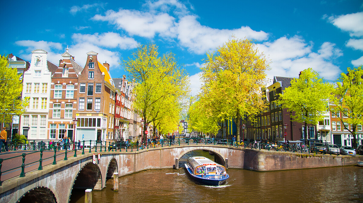 Vožnja brodom po amsterdamskom kanalu, putovanje u Amsterdam