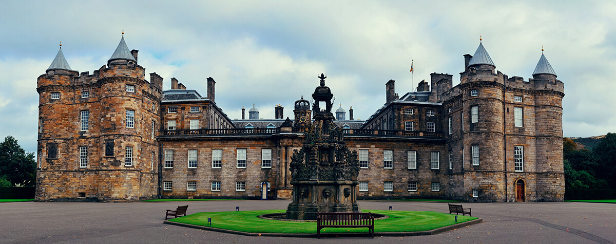 Palača Holyrood, Edinburgh, službena rezidencija škotskih kraljeva, putovanje Škotska avionom