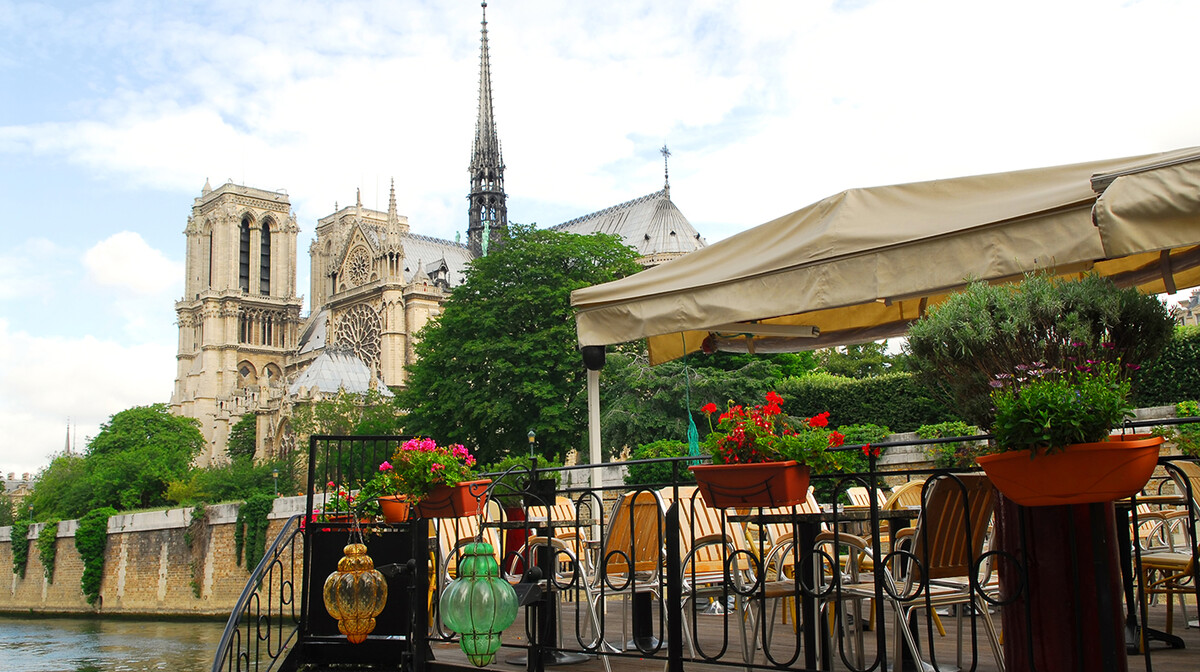 Rijeka Seina i katedrala Notre Dame u Parizu, putovanje u Pariz avionom, mondotravel.hr