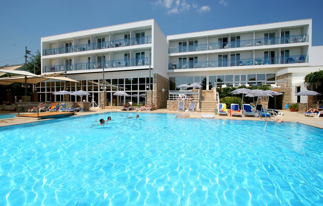 Otok Brač, Bol, Bluesun hotel Borak, vanjski bazen