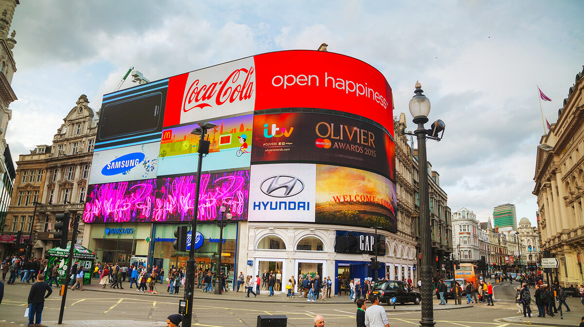 Reklame na trgu Piccadilly circus, putovanje u London