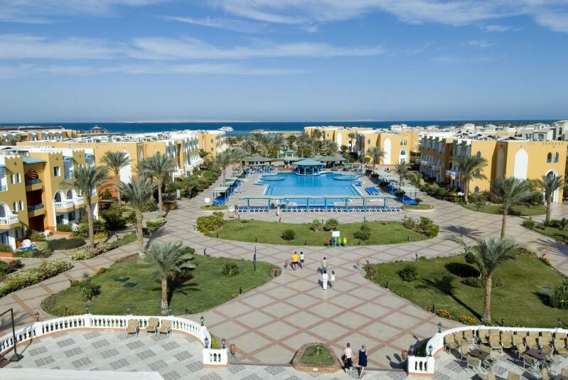 Hurghada last minute, Sunrise Garden Beach Resort, panorama hotela i bazena