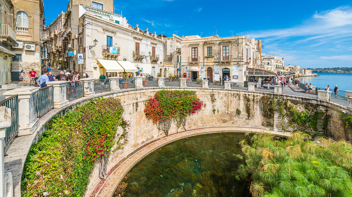 Siracusa, posebnim zrakoplovom iz zagreba