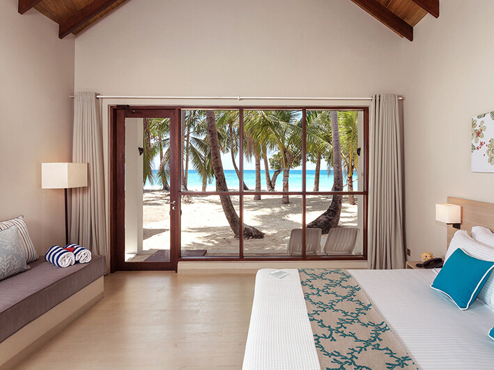 Maldivi soba na plaži, Malahini Kuda Bandos, Beach Villa