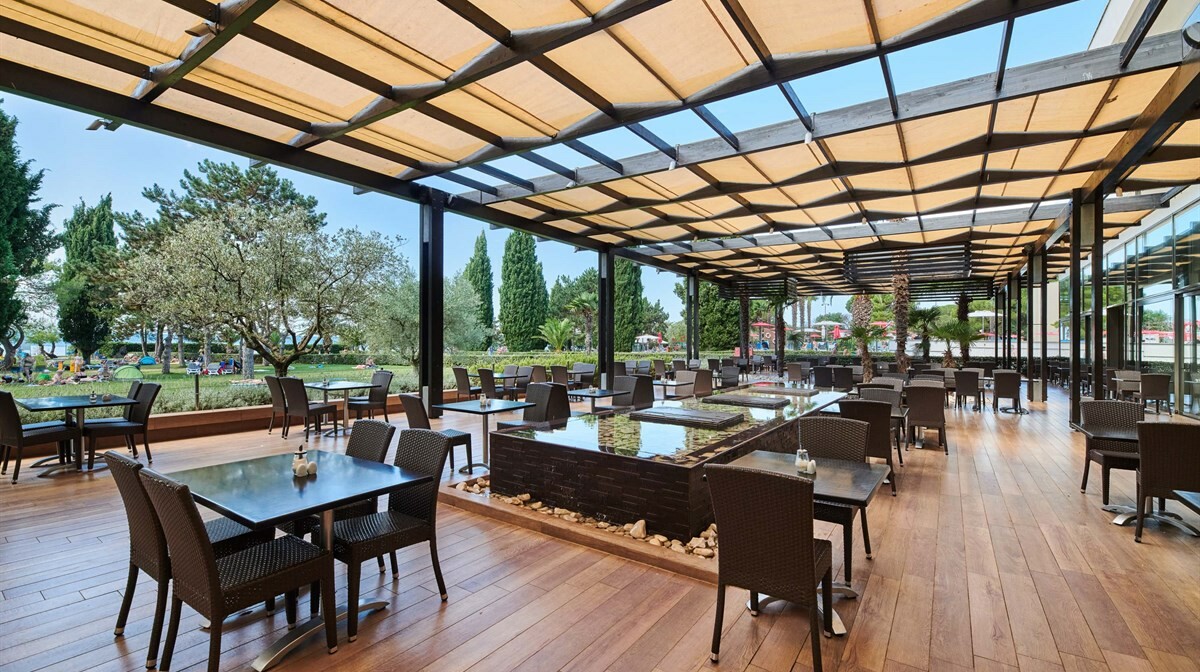 Poreč, Hotel Materada, vanjski dio restorana