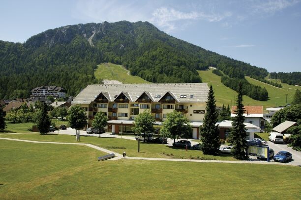 Slovenija, ljeto, Kranjska Gora, Apartman Vitranc, ljetna panorama, izgled apartmana izvana