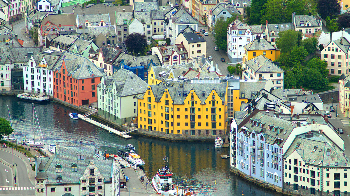 šarene kuće gradića Alesund, putovanje Norveški fjordovi