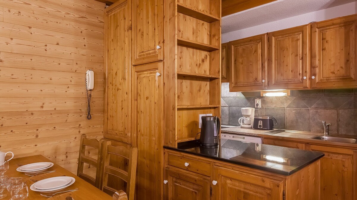 Skijanje u Francuskoj, Val Thorens, Apartmani Les Balcons De Val Thorens & Spa, kuhinja.