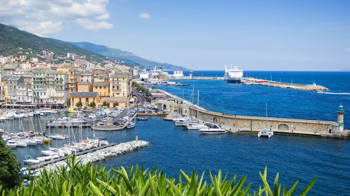 Bastia, najveća francuska luka po broju putnika, putovanje Korzika i Sardinija autobusom, garantiran