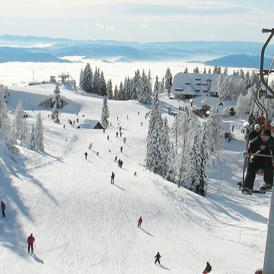 Skijanje Krvavec, skijalište Krvavec, snijeg, ski staza, gondole,panorama