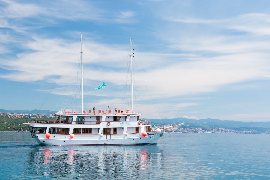 Krstarenje Jadranom brodom Morena, Katarina Line